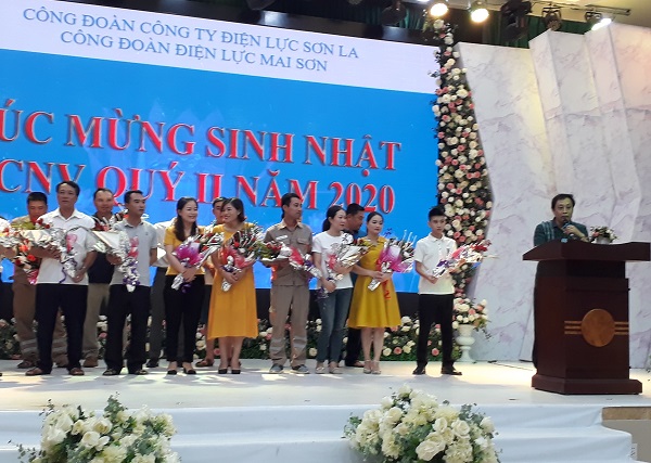 Điện lực Mai Sơn: Tổ chức sinh nhật quý II/2020 và trao kỉ niệm chương cho CBCNV